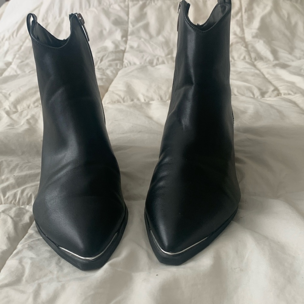 Pointy toe Chelsea booties